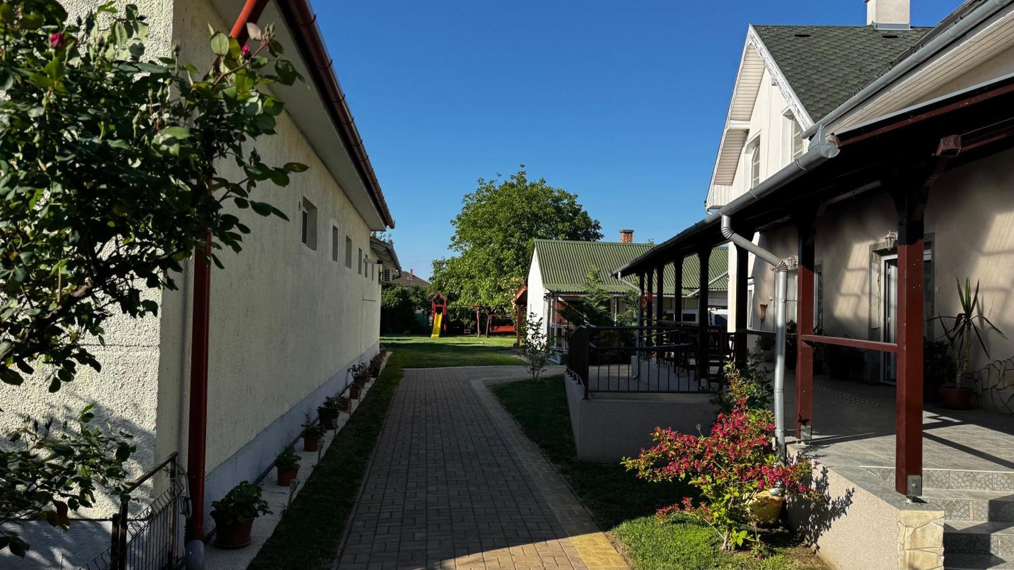 Berta Panzió Hajduszoboszlo Exterior foto